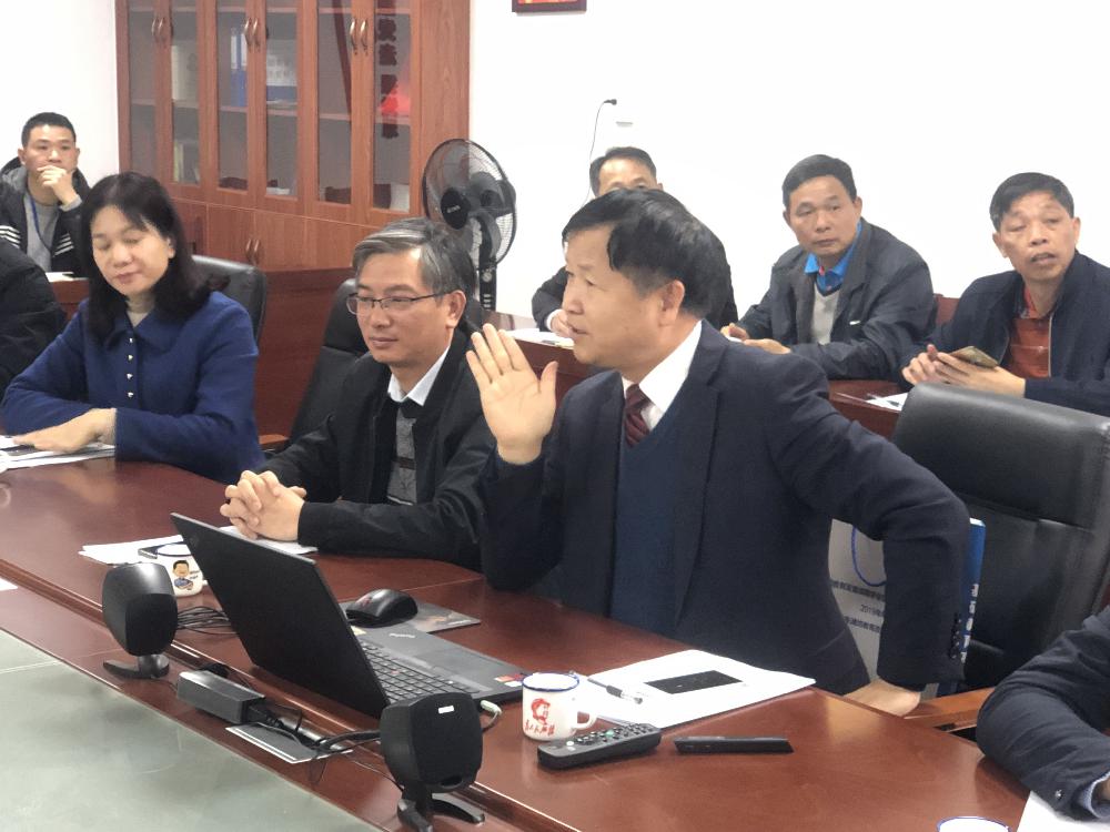 3到訪名校長、專家黃新古校長（前排右一）、于偉就校長（左一）.jpg